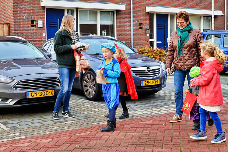 Aankomst van de Sint en zijn Zwarte Pieten in Waarder_041